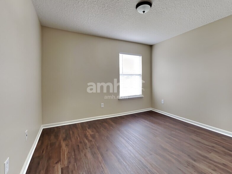 Building Photo - 2859 Pebblewood Ln