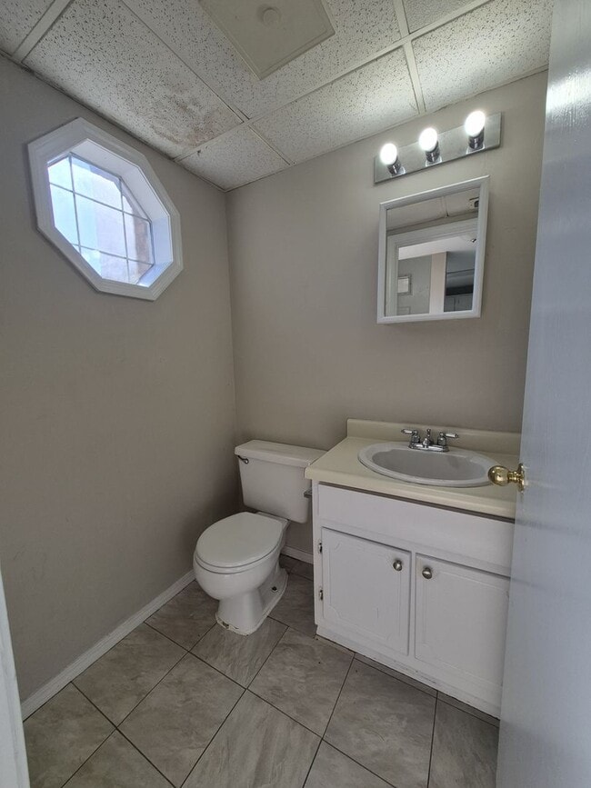 Building Photo - 705 Highland Trce