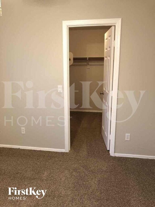 Building Photo - 29125 N Yellow Bee Dr