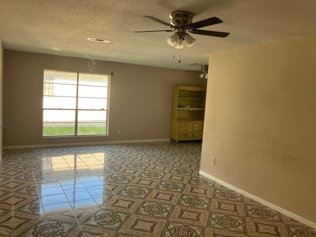 Building Photo - 1315 Peach Spring Dr