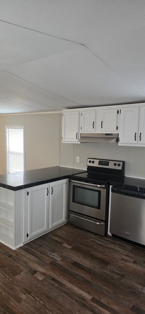 Building Photo - 3 Bed, 2 Bath Single Family