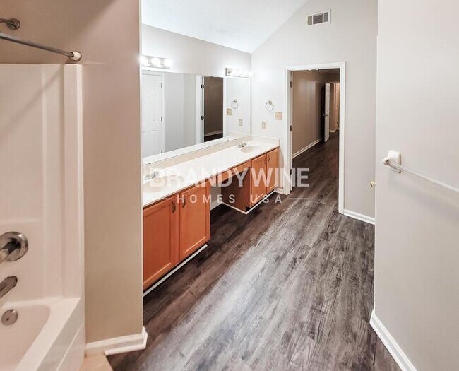 Building Photo - 5597 Blackburg Dr
