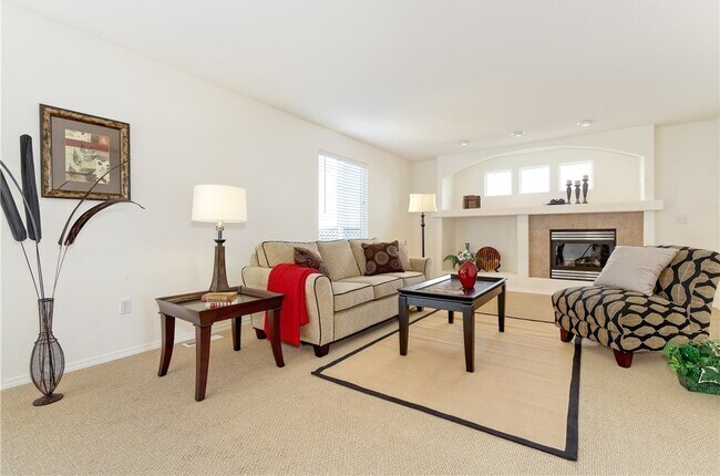Building Photo - Beautiful 3 Bd. 2.5 Ba. Two Story Home w/attached Garage