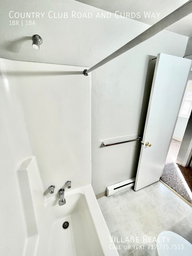 Building Photo - 671 Country Club Rd