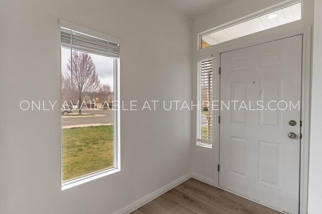 Building Photo - 211 Greenfield Cir