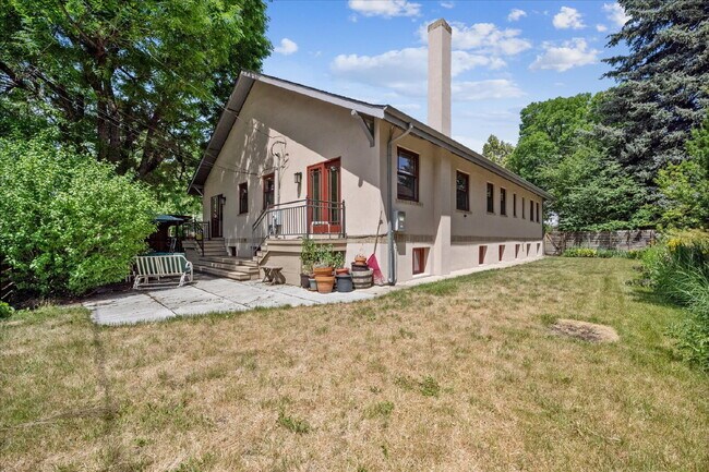 Building Photo - Spacious Comfort in Park Hill – 4-Bed, 2.5...