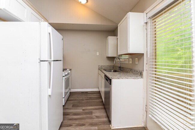 Building Photo - 5328 Brickleberry Way