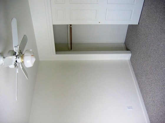 Building Photo - Spacious 3 bedroom townhouse