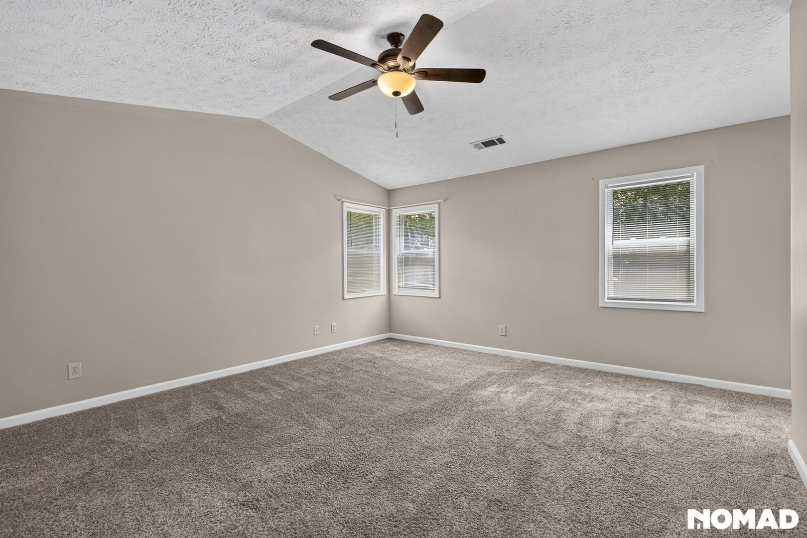 Building Photo - 933 River Rock Dr