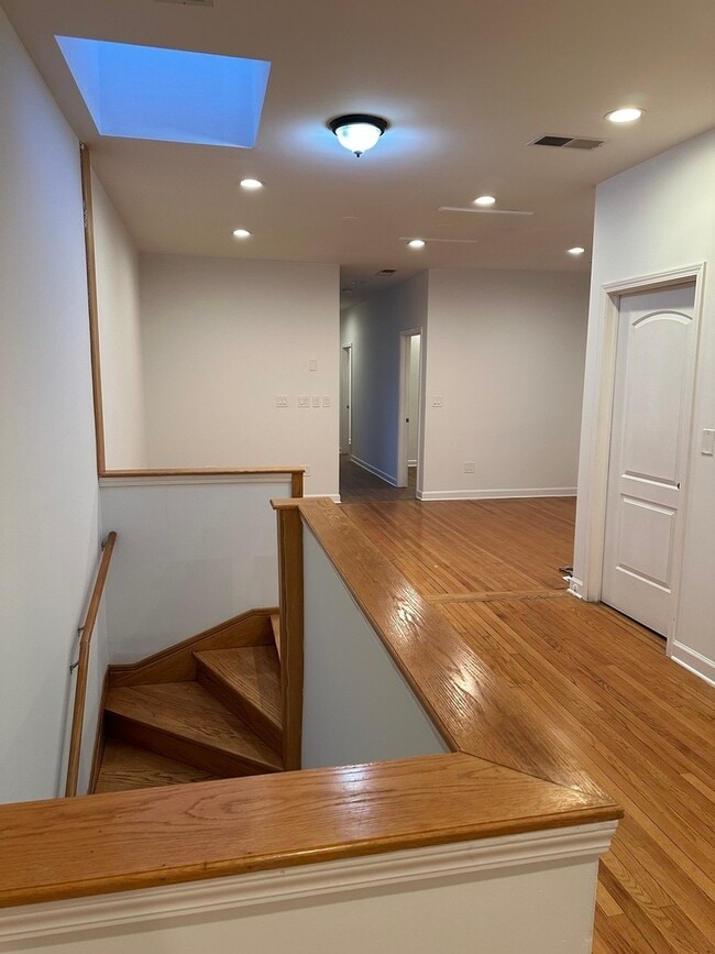 Building Photo - 6045 W Irving Park Rd