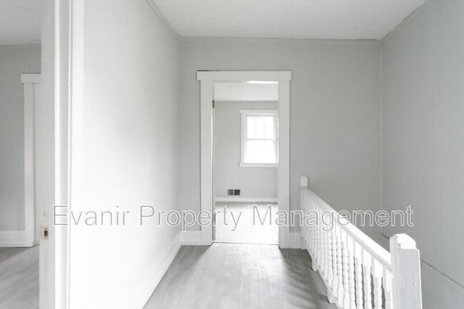 Building Photo - 126 N Walnut St