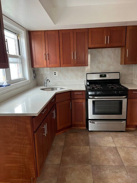 Building Photo - 10140 104th St