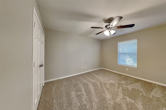 Building Photo - 6310 New Oak Ct