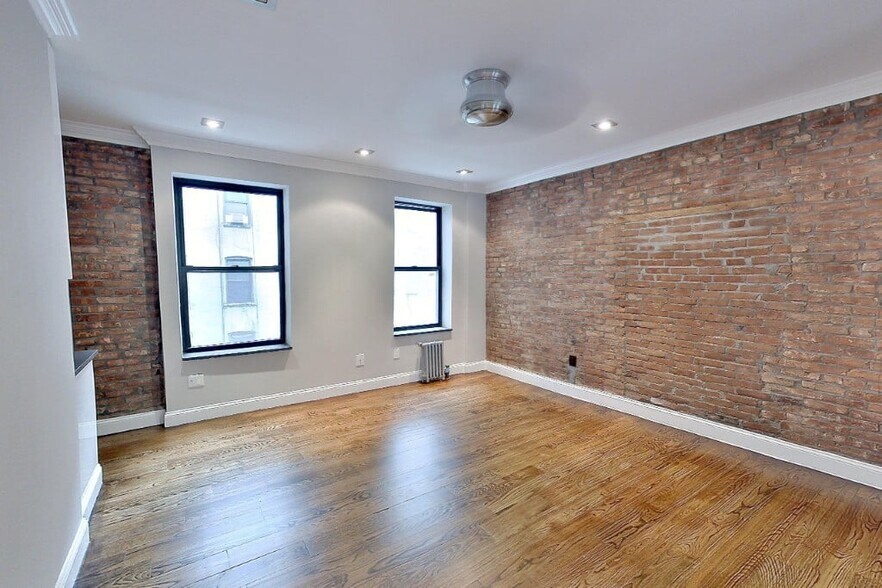 Building Photo - 338 E 100th St