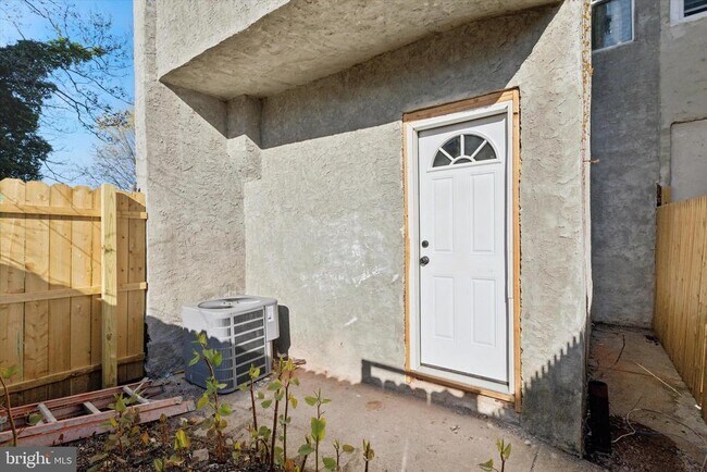 Building Photo - 2350 N Opal St