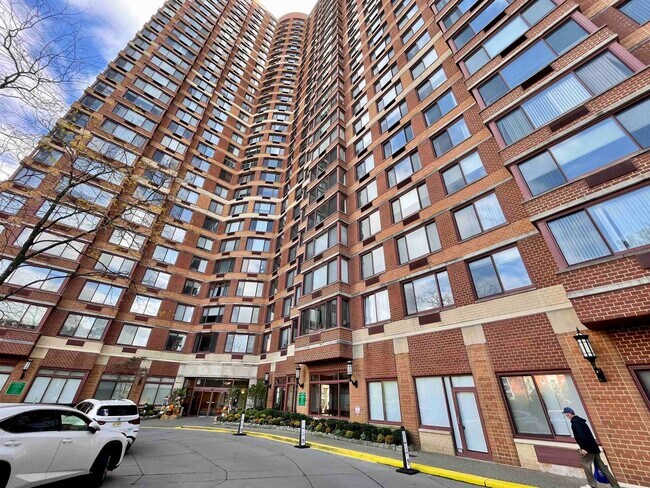 Building Photo - 100 Old Palisade Rd