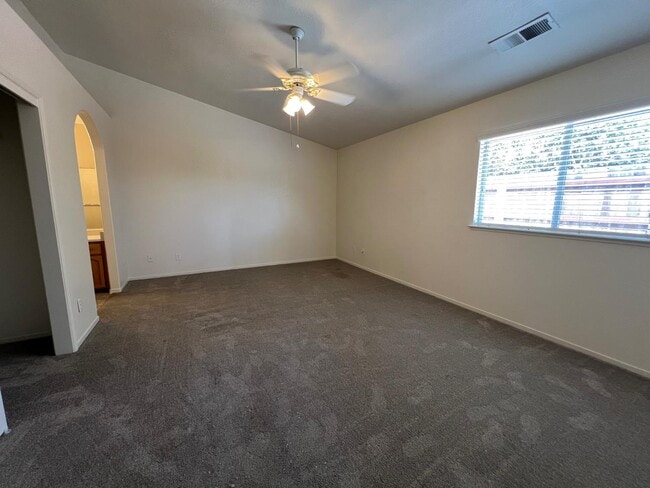 Building Photo - 995 Vineyard Way