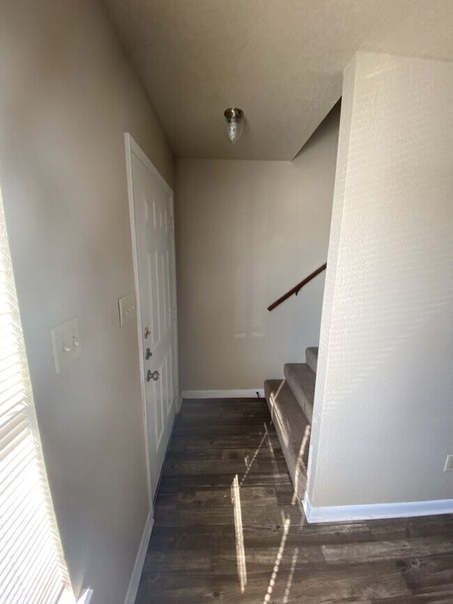 Building Photo - 1201 Monroe Loop