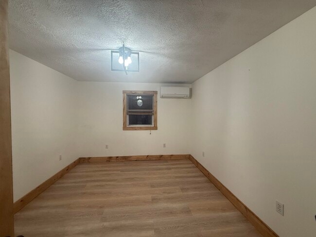 Building Photo - 192 Dorrs Corner Rd