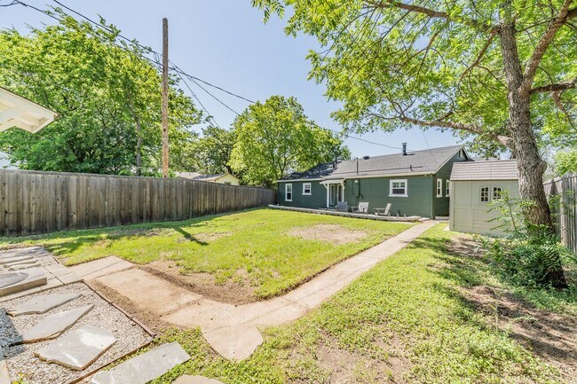 Building Photo - 2157 W Lotus Ave
