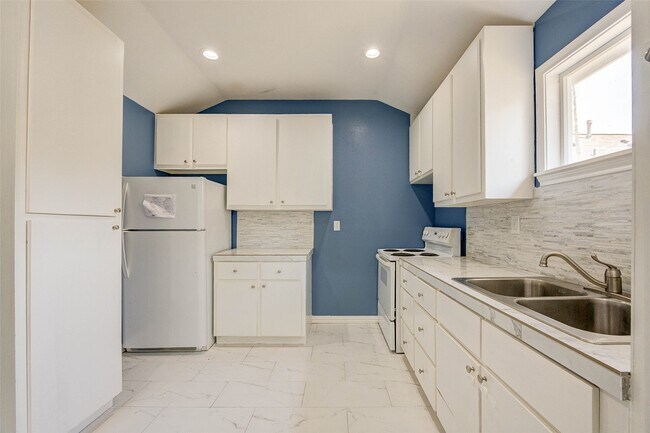 Building Photo - 8709 Knox St