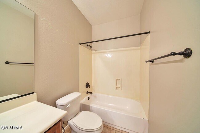Building Photo - 4063 E Cherry Hills Dr