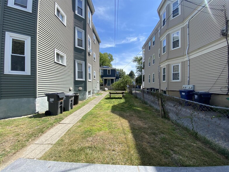 Building Photo - 22 Rice St