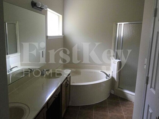 Building Photo - 4590 Tulip Creek Dr