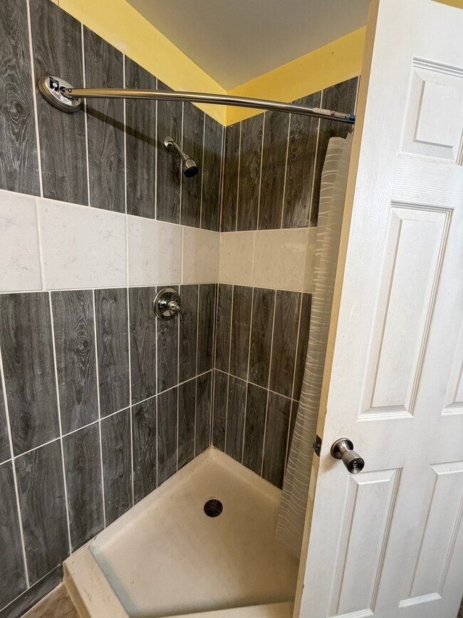 Building Photo - 2156 Camden Ln