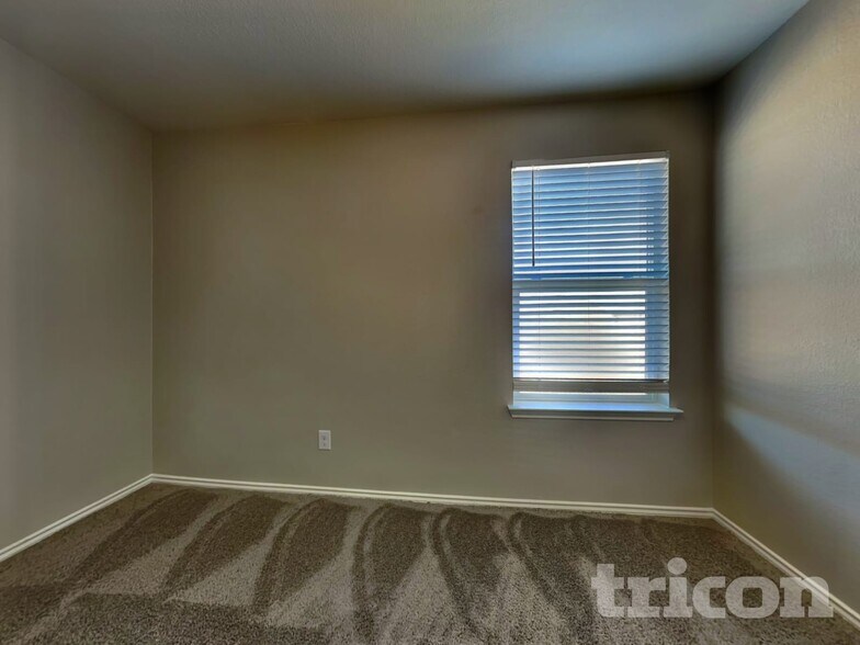 Building Photo - 13725 Vigilance St