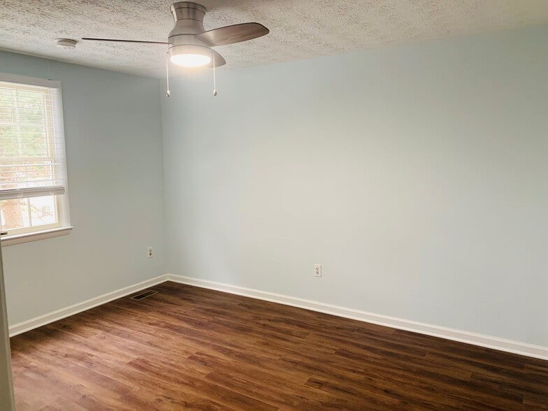 Building Photo - 9306 Kite St