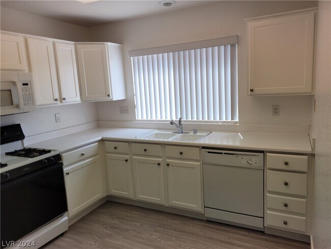 Building Photo - 9605 Sundial Dr