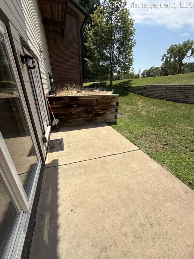 Building Photo - Updated 1 bedroom 1 bathroom first floor c...