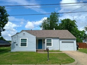 Building Photo - 4308 Roberts- House