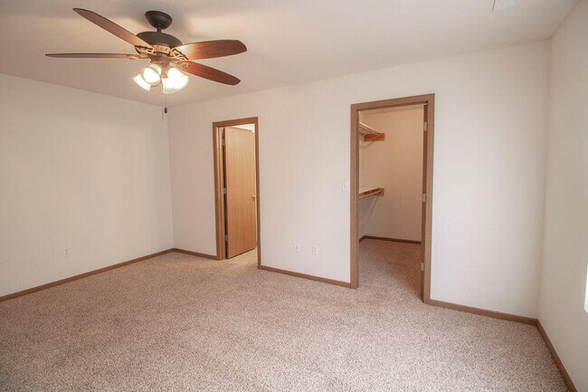 Building Photo - 1601 Smiley Ln