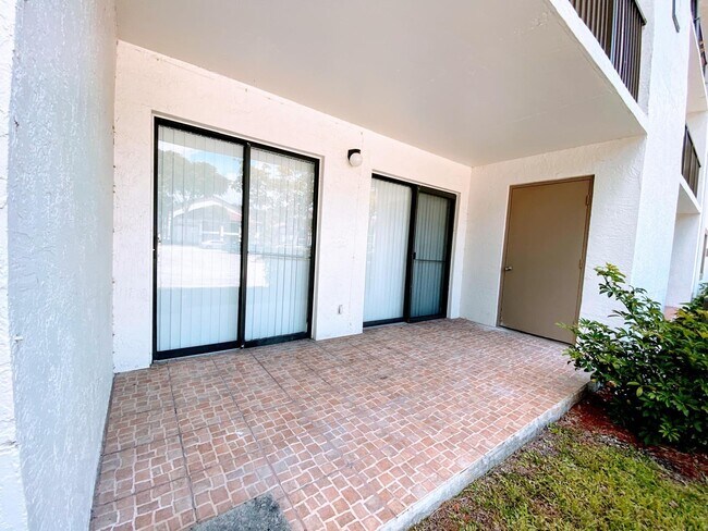 Building Photo - 530 S Park Rd