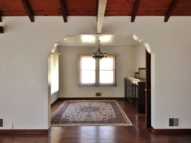 Building Photo - Lovely 3 Bedroom 2 Bath Single Story in Hollister