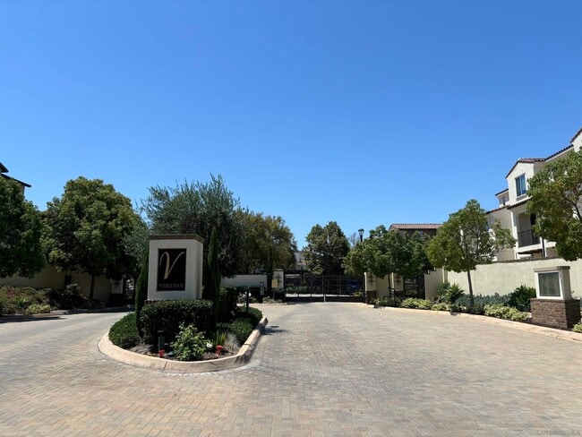 Building Photo - 16045 Veridian Cir