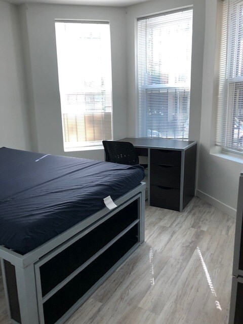 Building Photo - 2415 Lorillard Pl