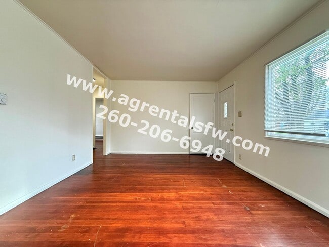 Building Photo - 2 Bedroom House