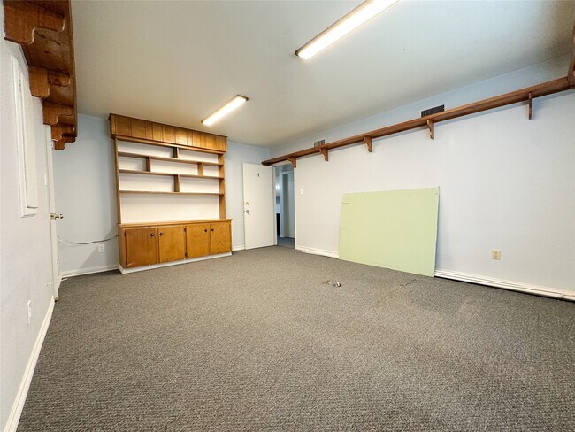 Building Photo - 702 N Richmond Rd