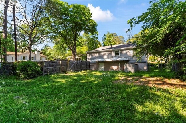 Building Photo - 2208 Forrest Pl NW