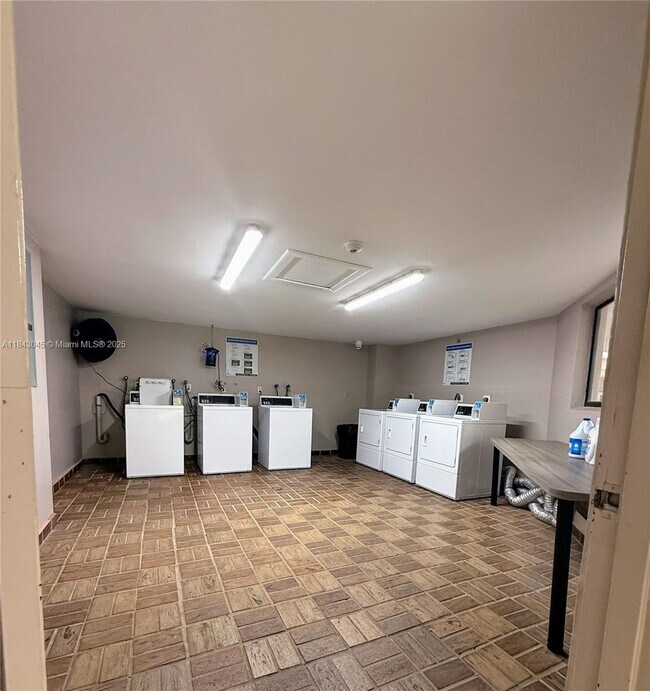Building Photo - 8760 SW 133rd Avenue Rd