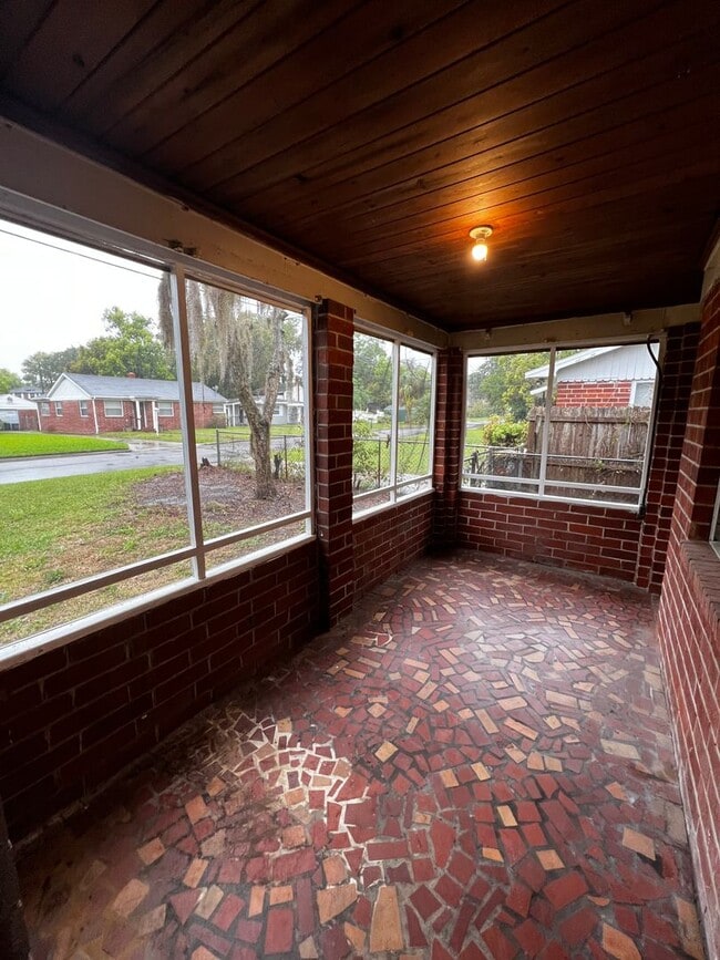 Building Photo - Beautiful Remodeled 3Bed/2Bath perfect for...