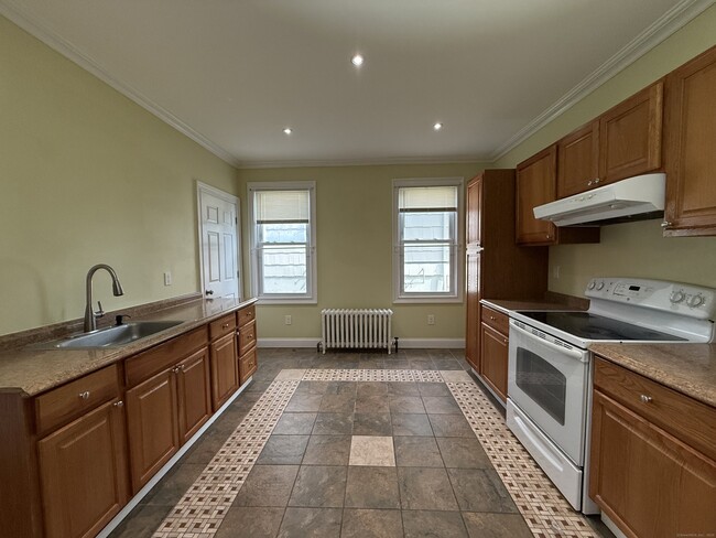 Building Photo - 556 Hawley Ave