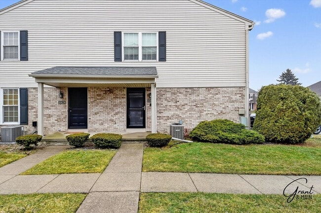 Building Photo - $1550 2 bedroom town house