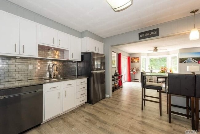 Building Photo - 341 Pin Oak Ln