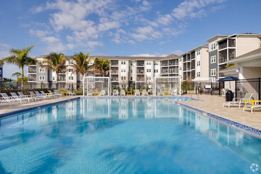 Primary Photo - Vantage Apartments