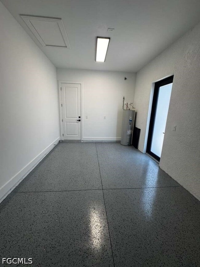 Building Photo - 1037 Barcelona St E