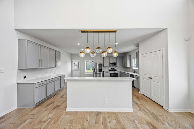 Building Photo - 2402 Mount Dana Dr
